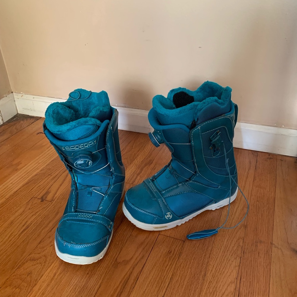 K2 snow boarding boots